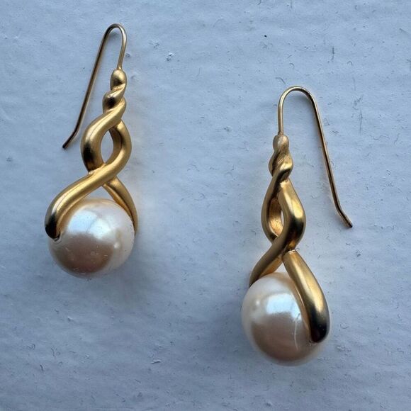 Good Tone Pearl Drop Earrings - Picture 4 of 7